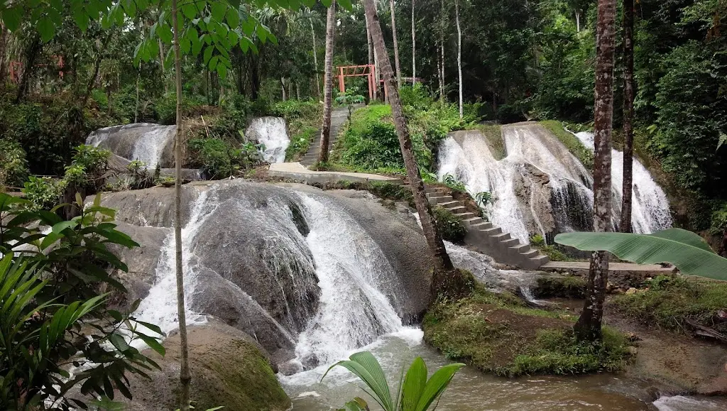 Air Terjun Humogo, Jalan Tola Maera, desa Fadoro, GunungSitoli Idanoi, 22851, Dahana, Kec. GunungSitoli Idanoi, Kota Gunungsitoli, Sumatera Utara 22871, Indonesia