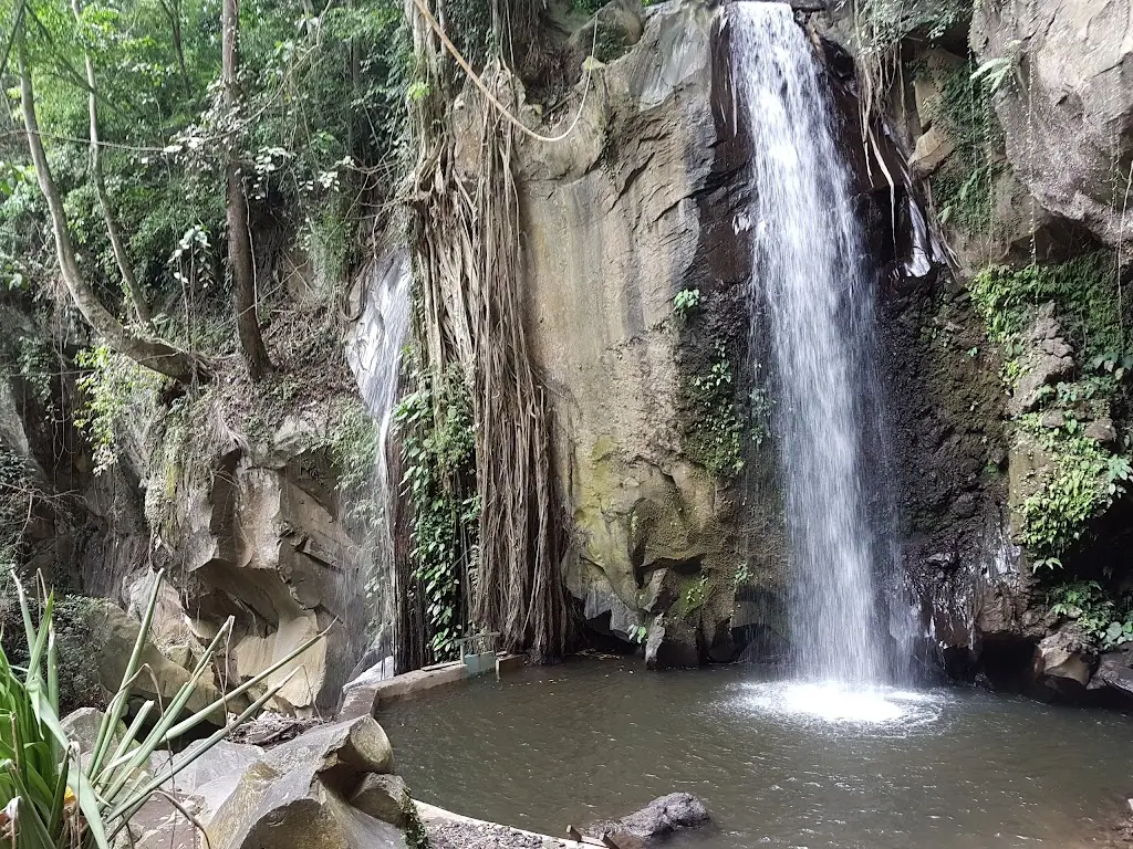 F469+8PP Air Terjun Parom, Danowudu, Kec. Ranowulu, Kota Bitung, Sulawesi Utara, Indonesia