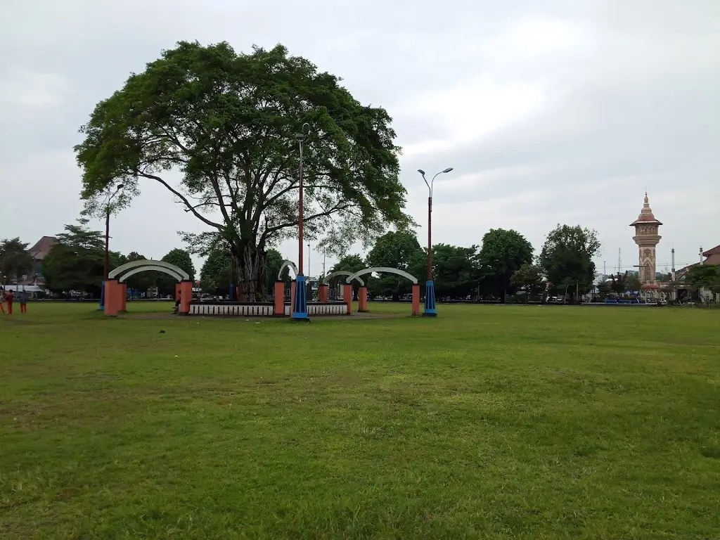 Alun - Alun Pancasila Kebumen, Jl. Pahlawan, Kebumen, Bumirejo, Kec. Kebumen, Kabupaten Kebumen, Jawa Tengah 54311, Indonesia