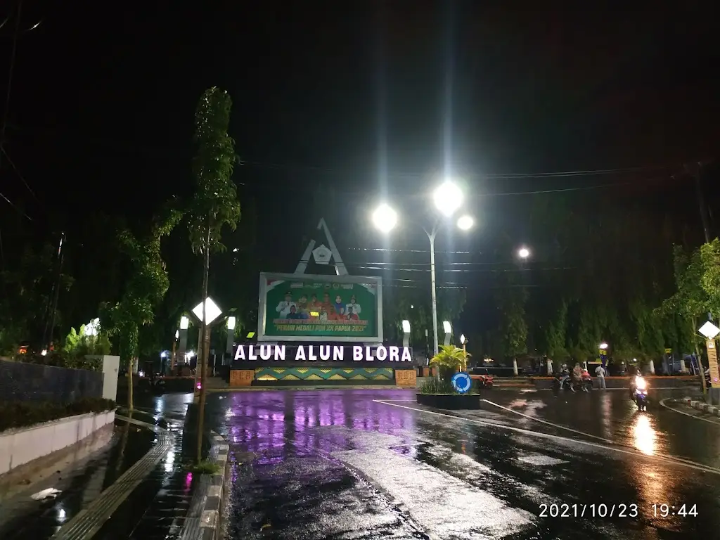 Alun-Alun Blora, Jl. Alun-Alun Blora, Alun-alun, Alun-Alun, Kec. Blora, Kabupaten Blora, Jawa Tengah 58213, Indonesia