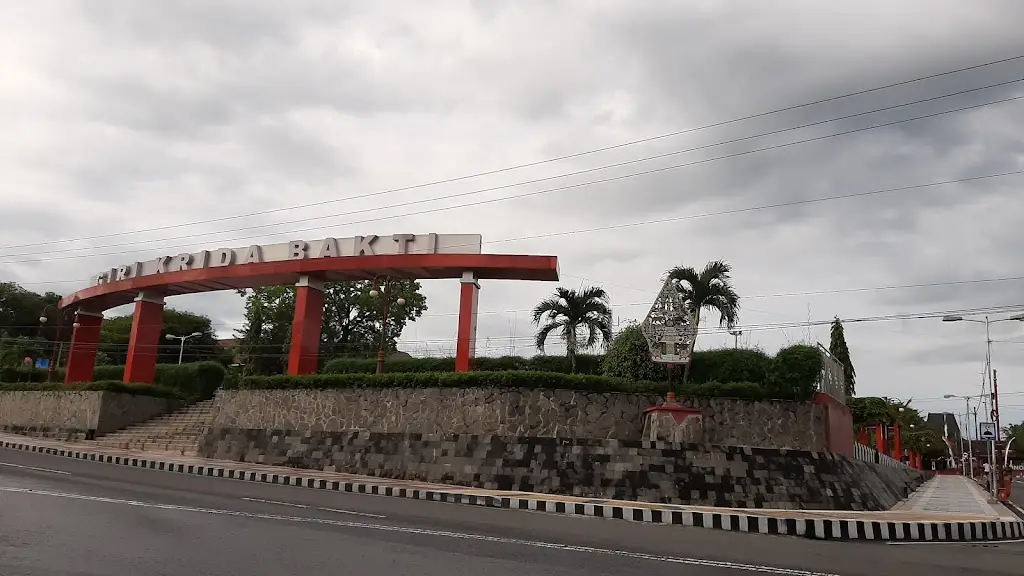 Alun Alun Giri Krida Bakti, Jl. KH Ahmad Dahlan, Sabggrahan, Giripurwo, Kec. Wonogiri, Kabupaten Wonogiri, Jawa Tengah 57612, Indonesia