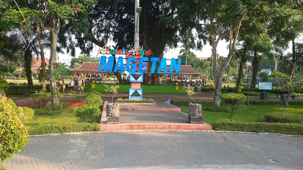 Alun-Alun Kabupaten Magetan, Dusun Magetan, Magetan, Kec. Magetan, Kabupaten Magetan, Jawa Timur 63361, Indonesia