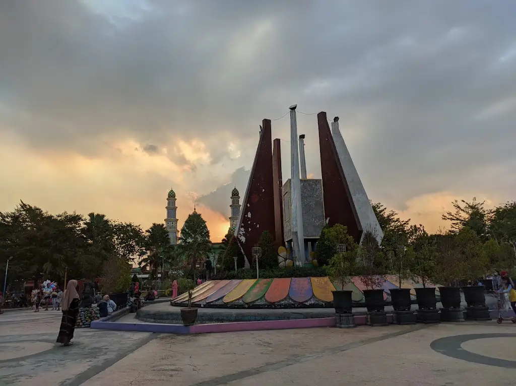 Alun-Alun Kota Mojokerto, Mergelo, Magersari, Kec. Magersari, Kota Mojokerto, Jawa Timur, Indonesia