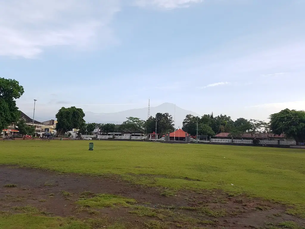 Alun Alun Kota Purwokerto, Komplek PJKA 386-388, JL. Jend. Sudirman, Purwokerto Lor, Purwokerto, Sokanegara, Kec. Purwokerto Tim., Kabupaten Banyumas, Jawa Tengah 53115, Indonesia