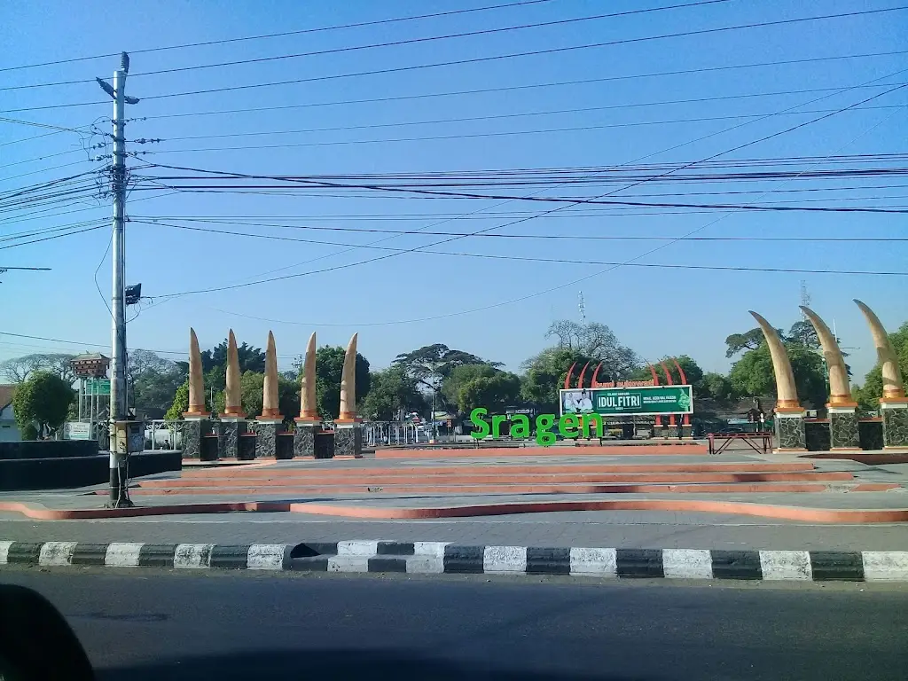 Alun Alun Sragen, Jl. Sukowati No.2, Mageru, Sragen Tengah, Kec. Sragen, Kabupaten Sragen, Jawa Tengah 57211, Indonesia