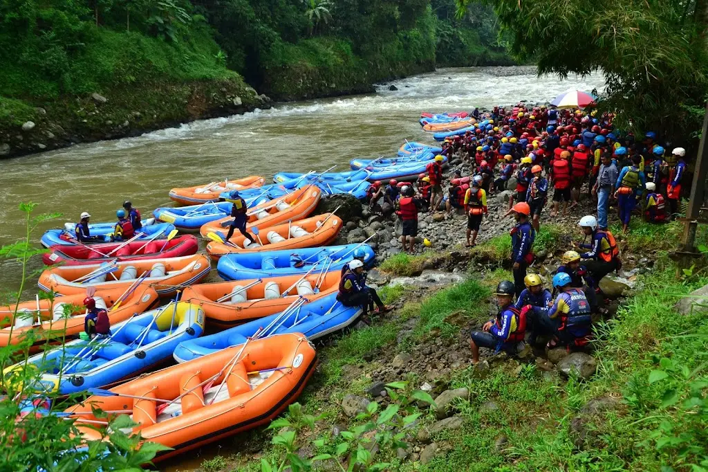 Arung Jeram Serayu, Jl. Raya Banjarnegara - Wonosobo No.Km.15, Randegan, Kec. Sigaluh, Kab. Banjarnegara, Jawa Tengah 53481, Indonesia