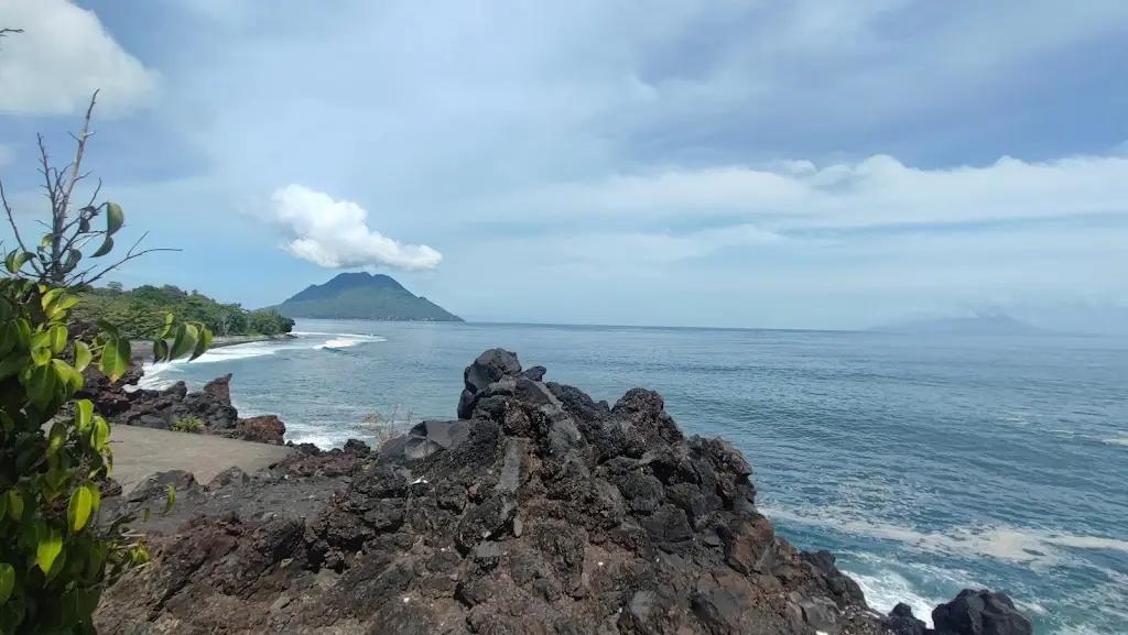 R9V7+X8J Batu Angus, Jl. Batu Angus, Kulaba, Kec. Pulau Ternate, Kota Ternate, Maluku Utara, Indonesia