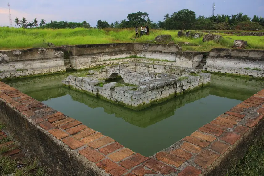 X564+P79 Benteng Surosowan, Banten, Kec. Kasemen, Kota Serang, Banten 42191, Indonesia