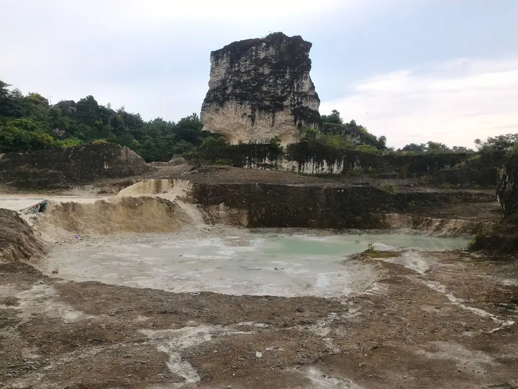 Bukit Kapur Suci, Jalan Ponganganrejo No. 34, Suci, Manyar, Suci, Kec. Gresik, Kabupaten Gresik, Jawa Timur 61151, Indonesia