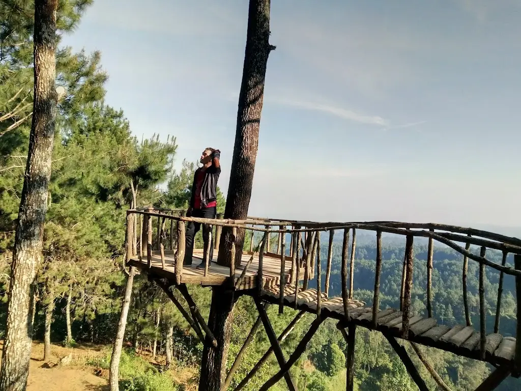 Bukit senyum, Kp. Pasir Manggu, Desa, Cipada, Kec. Cikalong Wetan, Kabupaten Bandung Barat, Jawa Barat 40556, Indonesia