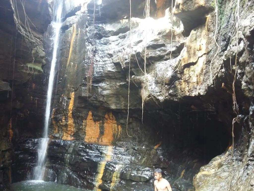 553Q+R5J Curug Sempong, Cisempong, Sidamukti, Kec. Majalengka, Kabupaten Majalengka, Jawa Barat 45411, Indonesia