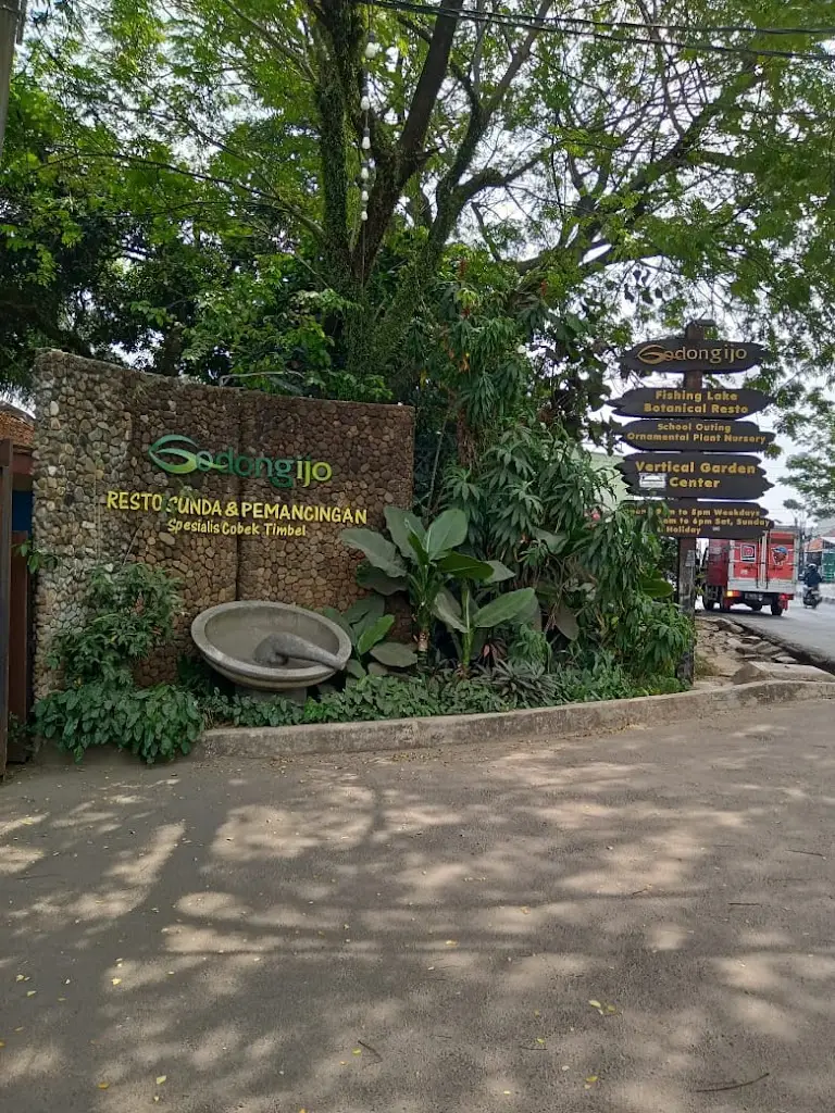 Godongijo, Jl. Raya Cinangka Raya No.KM 10, RW.No. 60, Serua, Kec. Bojongsari, Kota Depok, Jawa Barat 16517, Indonesia