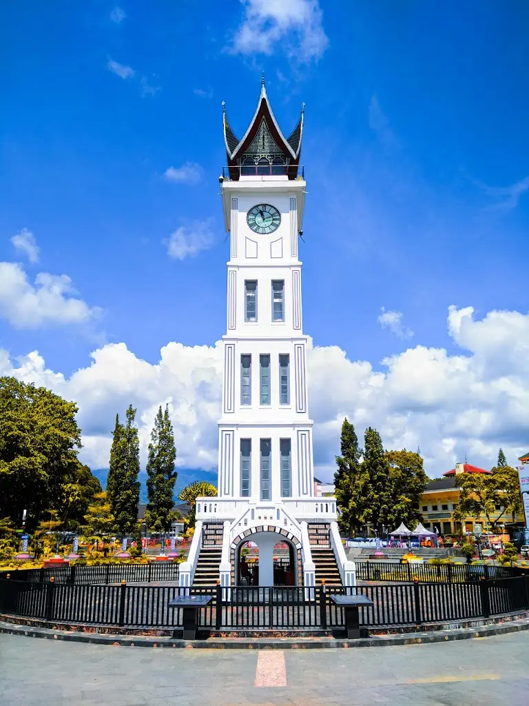 M9V9+WQH Jam Gadang Bukittinggi, Jl. Raya Bukittinggi - Payakumbuh, Benteng Ps. Atas, Kec. Guguk Panjang, Kota Bukittinggi, Sumatera Barat 26136, Indonesia