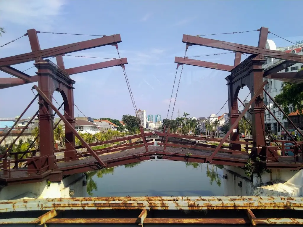 Jembatan Kota Intan, Jl. Nelayan Tim. No.8, RT.8/RW.7, Pinangsia, Kec. Taman Sari, Kota Jakarta Barat, Daerah Khusus Ibukota Jakarta 11230, Indonesia