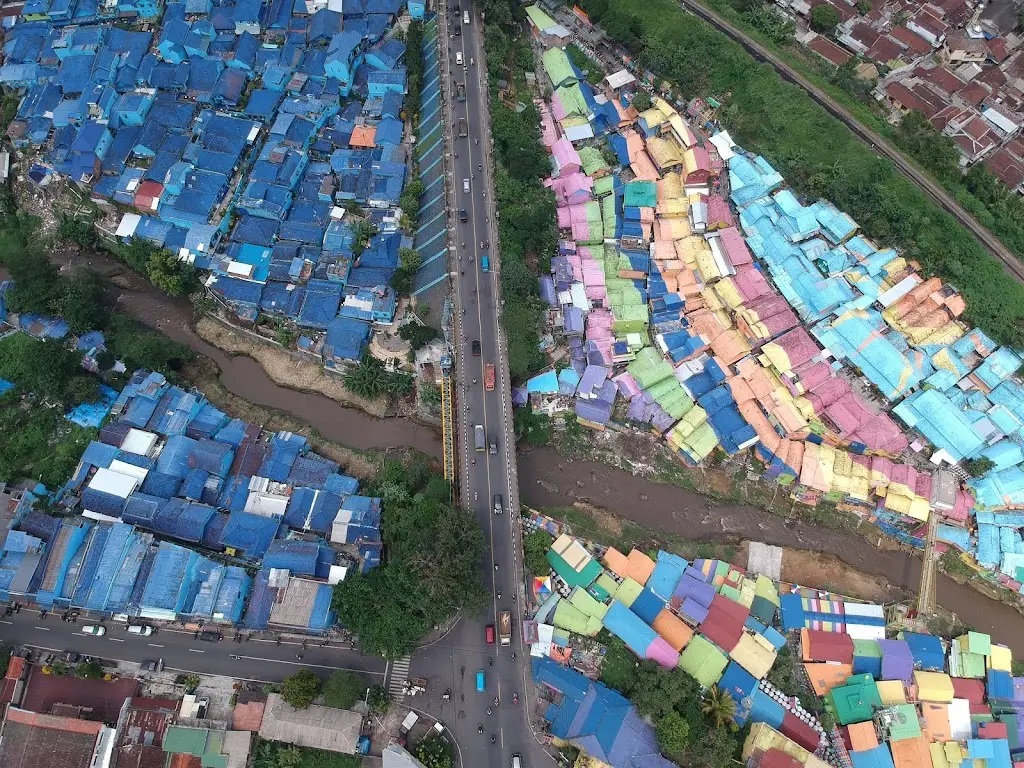 2J9P+CVQ Kampung Biru Arema, Kiduldalem, Kec. Klojen, Kota Malang, Jawa Timur 65119, Indonesia