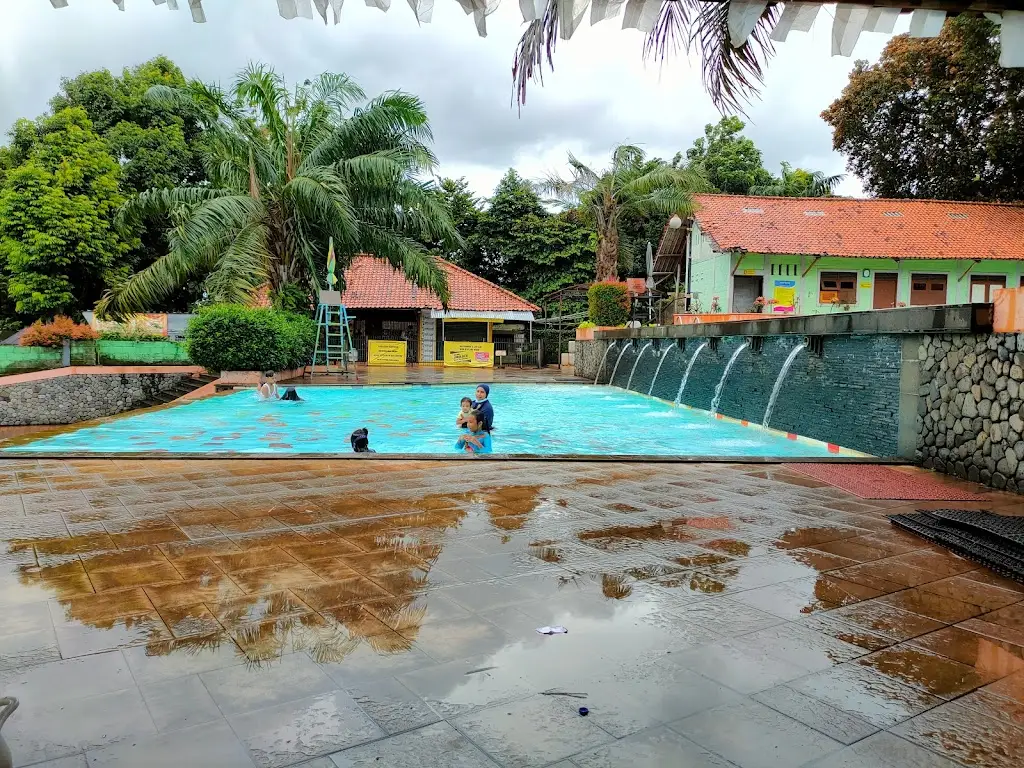 Kampung Main Cipulir, Jl. Masjid Jami' Nurul Yaqin Gang H. Ali Sairi No.1A, Grogol Sel., Kec. Kby. Lama, Kota Jakarta Selatan, Daerah Khusus Ibukota Jakarta 12220, Indonesia