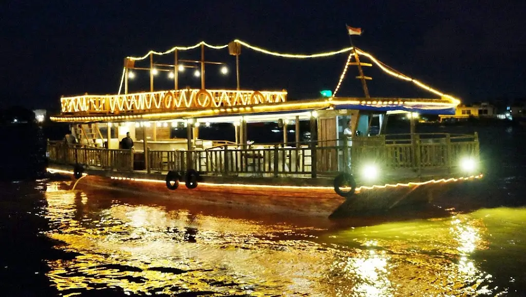 Kapuas River Cruise, Jl. Rahadi Usman No.2, Siantan Tengah, Kec. Pontianak Kota, Kota Pontianak, Kalimantan Barat 78243, Indonesia