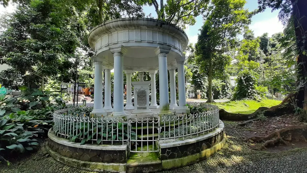 Kebun Raya Bogor, Jl. Ir. H. Juanda No.13, Paledang, Kecamatan Bogor Tengah, Kota Bogor, Jawa Barat 16122, Indonesia