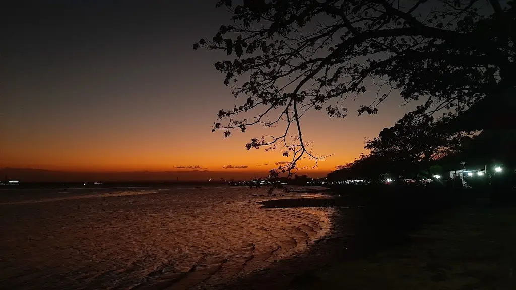 Kendari Beach, Jl. Sultan Hasanuddin No.27, Punggaloba, Kec. Kendari Bar., Kota Kendari, Sulawesi Tenggara 93123, Indonesia