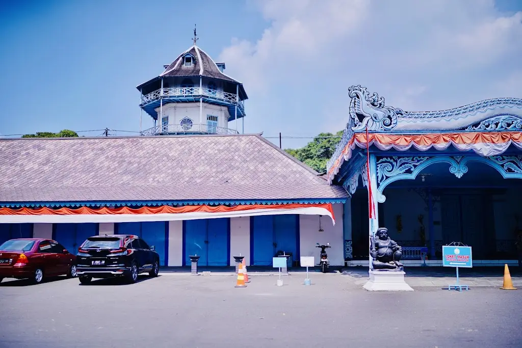 Keraton Surakarta Hadiningrat, Jl. Kamandungan, Baluwarti, Kec. Ps. Kliwon, Kota Surakarta, Jawa Tengah 57144, Indonesia