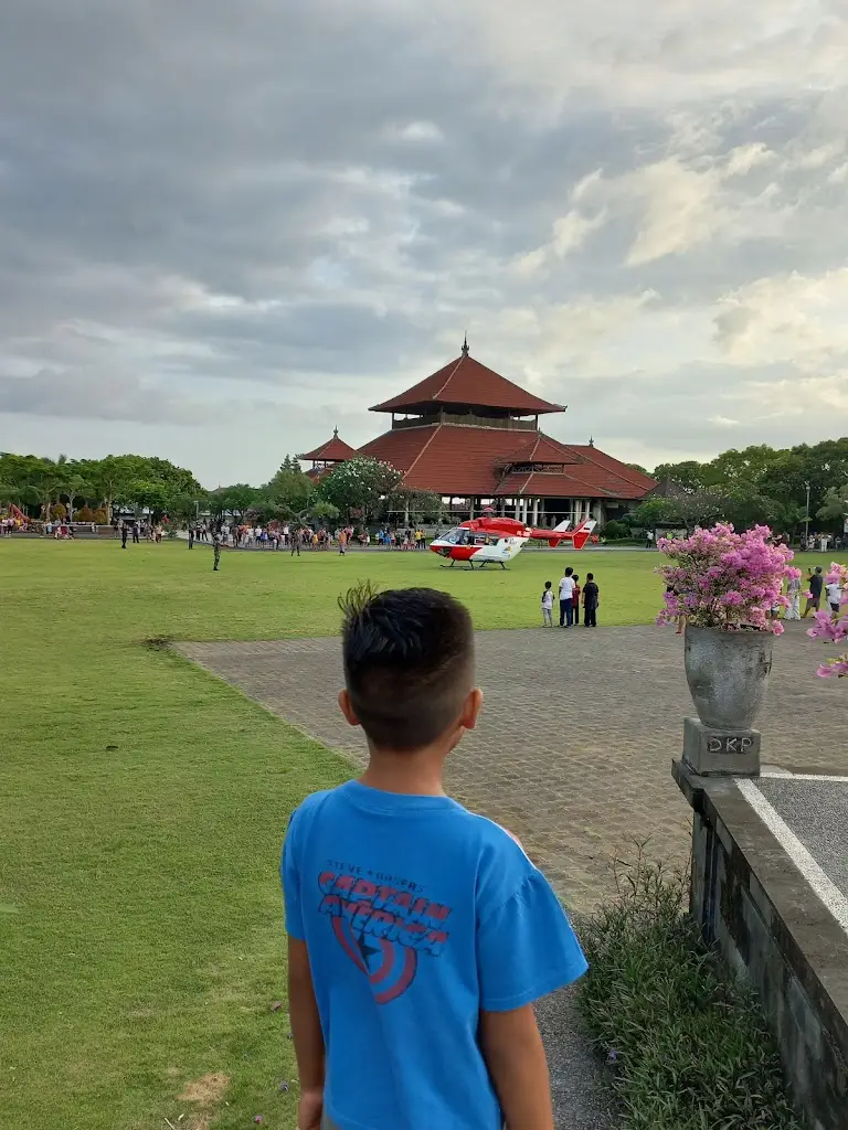 Lapangan Puputan Klungkung, Jl. Untung Surapati No.25, Semarapura Kelod, Kec. Klungkung, Kabupaten Klungkung, Bali 80711, Indonesia