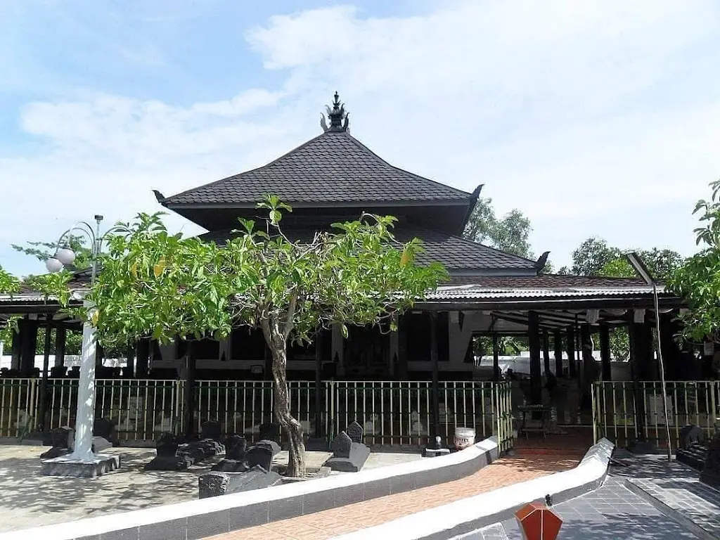 Makam Sunan Kalijaga Demak, Jl. Raden Sahid, Kadilangu, Kec. Demak, Kabupaten Demak, Jawa Tengah 59517, Indonesia