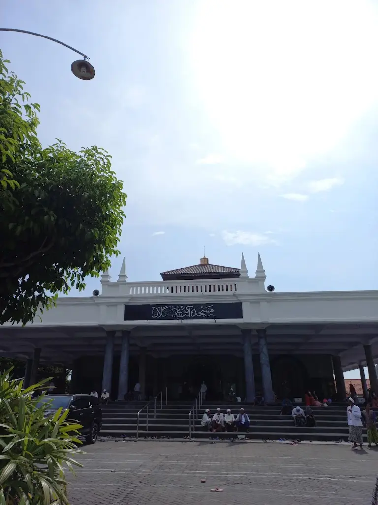 Masjid Agung Bangkalan, Jalan Sultan R Jl. Sultan Abd. Kadirun No.5, Demangan Barat, Demangan, Kec. Bangkalan, Kabupaten Bangkalan, Jawa Timur 69115, Indonesia