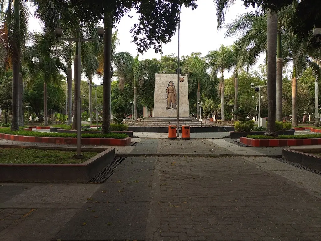 9WW2+WCR Monumen Nganjuk, Jl. Basuki Rahmat, Mangundikaran, Mangun Dikaran, Kec. Nganjuk, Kabupaten Nganjuk, Jawa Timur 64419, Indonesia