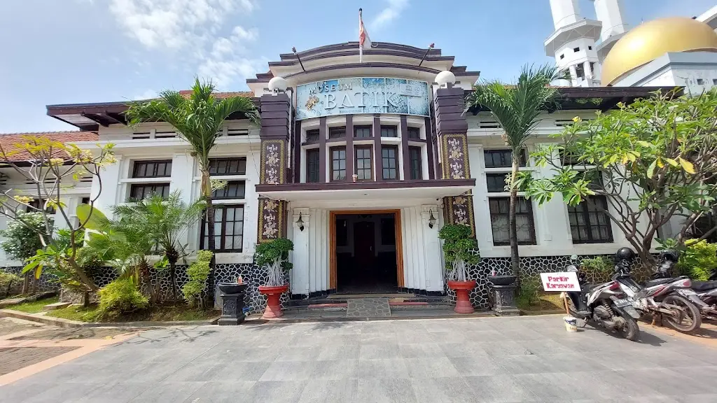 Museum Batik Pekalongan, Jl. Jetayu No.3, Panjang Wetan, Kec. Pekalongan Utara, Kota Pekalongan, Jawa Tengah 51141, Indonesia