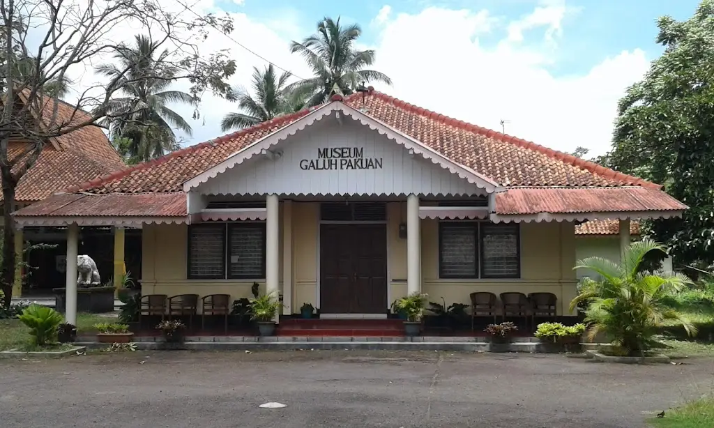 M88X+VQW Museum Galuh Pakuan, Jl. K.H. Ahmad Dahlan, Ciamis, Kec. Ciamis, Kabupaten Ciamis, Jawa Barat 46211, Indonesia