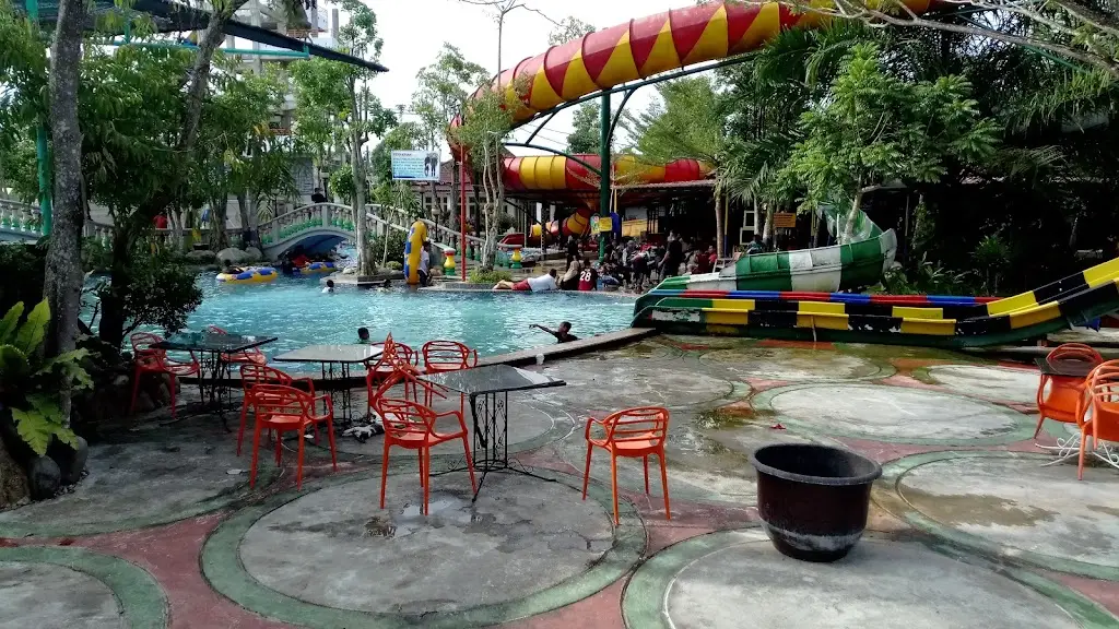 FWVV+MXF Mutiara Water Park, Paya Bujok Seuleumak, Kec. Langsa Baro, Kota Langsa, Aceh 24375, Indonesia