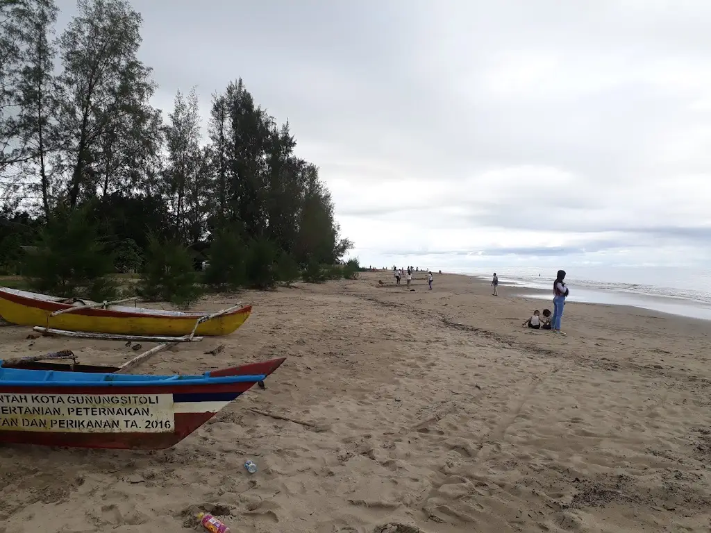 9GXR+5F8 Pantai Hoya Gunungsitoli, Tlk. Belukar, Kec. Gunungsitoli Utara, Kota Gunungsitoli, Sumatera Utara, Indonesia