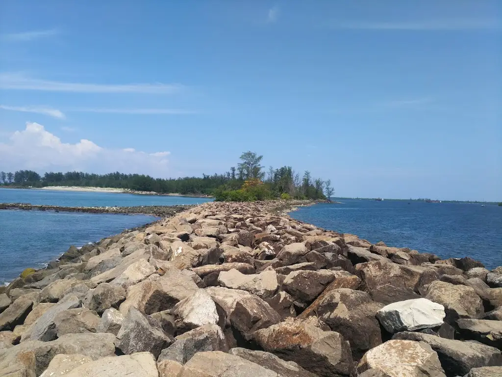 472H+MGQ Pantai Lentera Merah, Pulau Baai, Kp. Melayu, Kota Bengkulu, Bengkulu 38216, Indonesia