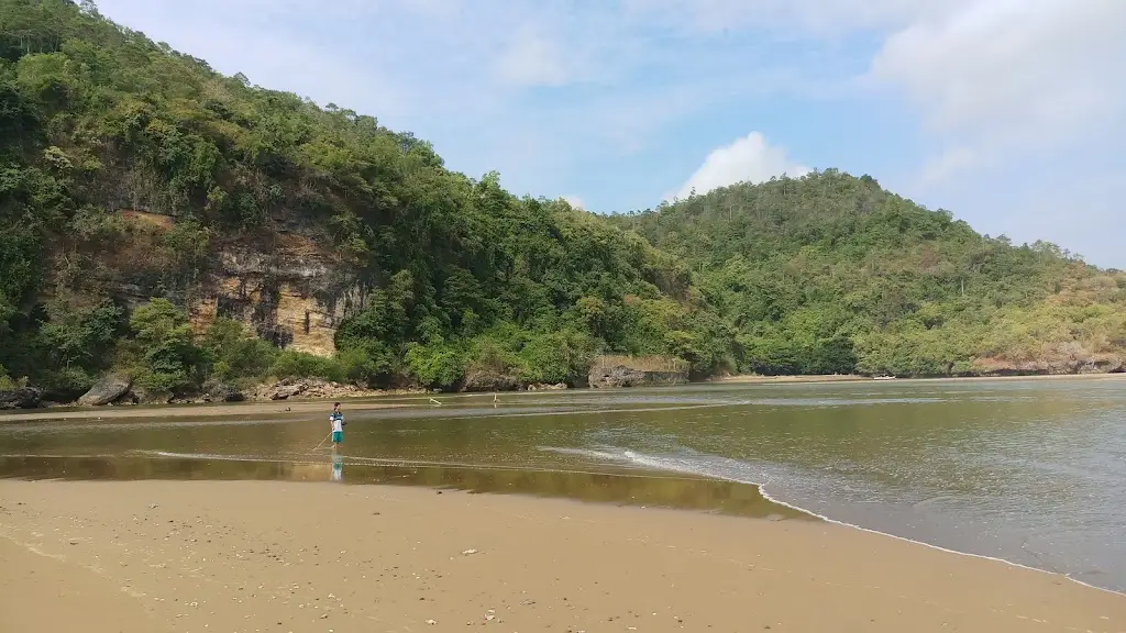 Q3GX+96F Pantai Pancer Door, Baleharjo, Kec. Pacitan, Kabupaten Pacitan, Jawa Timur 63512, Indonesia