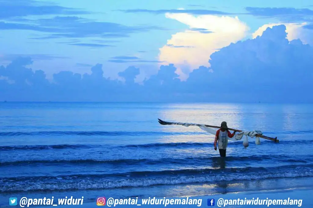 Pantai Widuri Pemalang, Jl. Yos Sudarso, Widuri, Kec. Pemalang, Kabupaten Pemalang, Jawa Tengah 52314, Indonesia