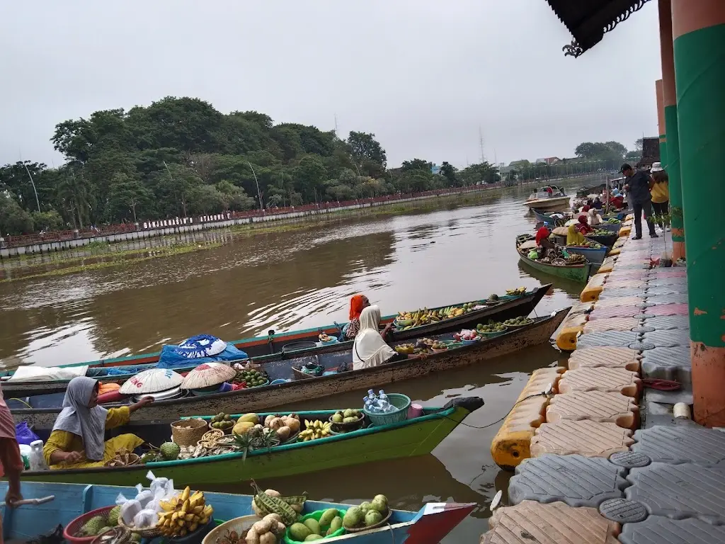 MHJV+68W Pasar Terapung Banjarmasin, Sungai Martapura, Kec. Banjarmasin Tengah, Kota Banjarmasin, Kalimantan Selatan, Indonesia