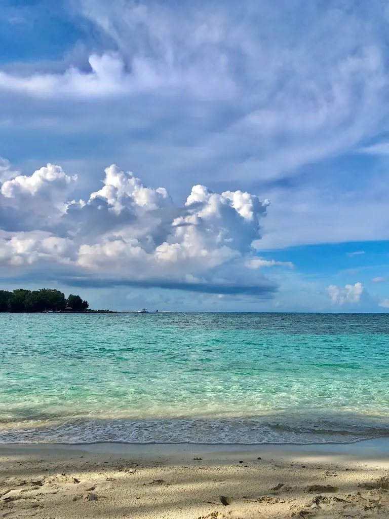 CHFJ+FQJ Pulau Sepa Besar, Java Sea, Pulau Harapan, Kepulauan Seribu Utara, Kab. Administrasi Kepulauan Seribu, Daerah Khusus Ibukota Jakarta 14540, Indonesia