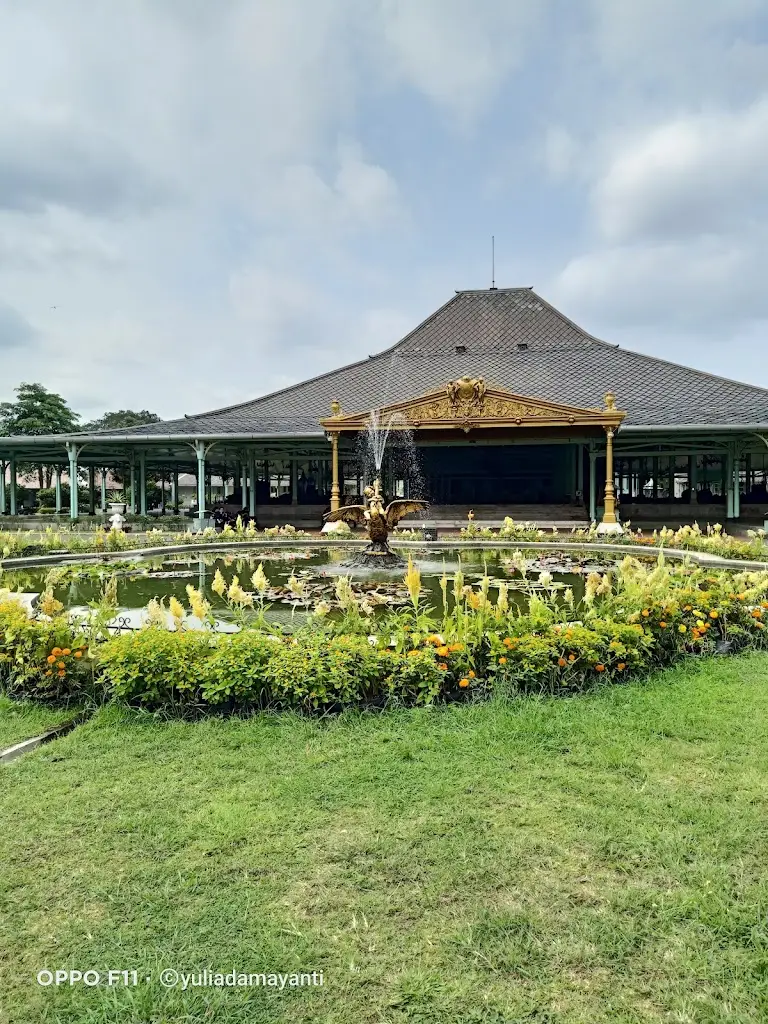 Pura Mangkunegaran, Jl. Ronggowarsito, Keprabon, Kec. Banjarsari, Kota Surakarta, Jawa Tengah 57131, Indonesia