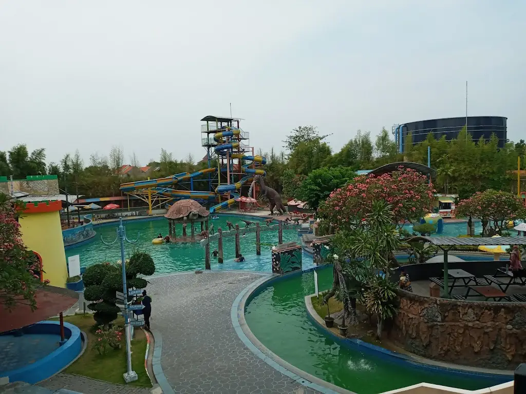 Suncity Waterpark Sidoarjo, Jl. Pahlawan No.1, Rw6, Sidokumpul, Kec. Sidoarjo, Kabupaten Sidoarjo, Jawa Timur 61212, Indonesia