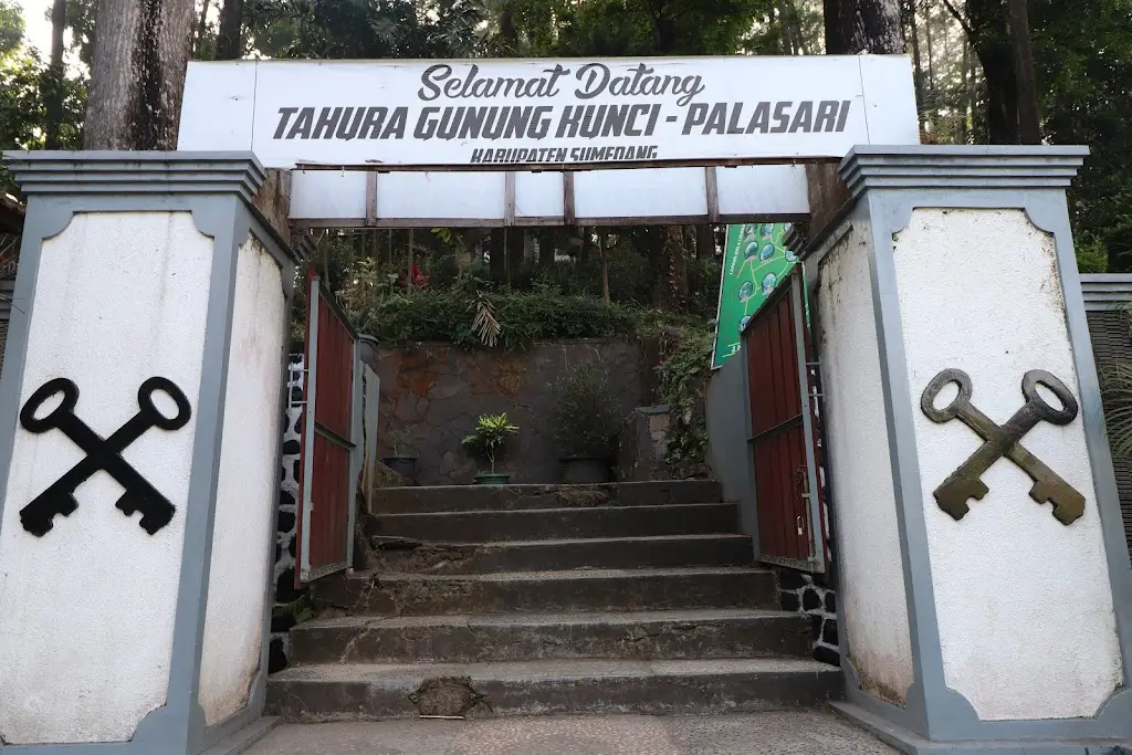 4WV8+GP9 Tahura Gunung Kunci, Kotakulon, Kec. Sumedang Sel., Kabupaten Sumedang, Jawa Barat 45311, Indonesia