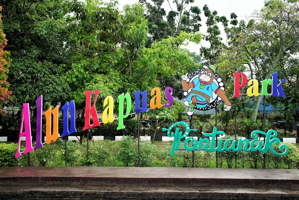 Taman Alun-Alun Kapuas, Jl. Rahadi Usman, Tengah, Kec. Pontianak Kota, Kota Pontianak, Kalimantan Barat 78243, Indonesia