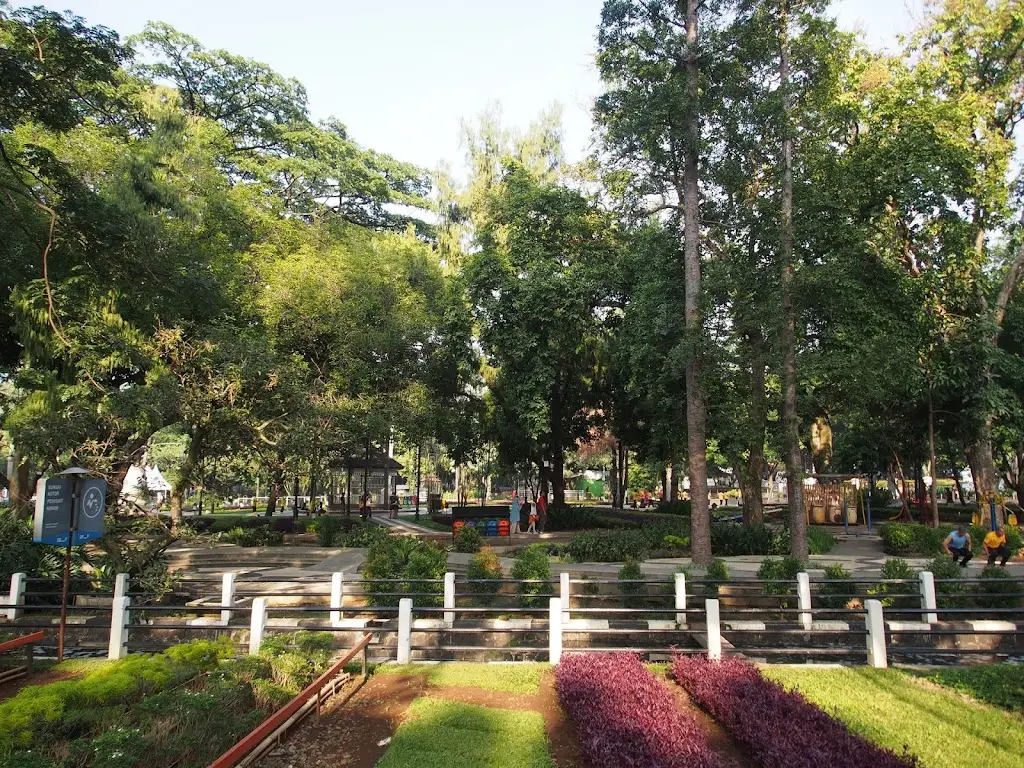 Taman Balai Kota Bandung, Jl. Wastukencana No.2, Babakan Ciamis, Kec. Sumur Bandung, Kota Bandung, Jawa Barat 40117, Indonesia