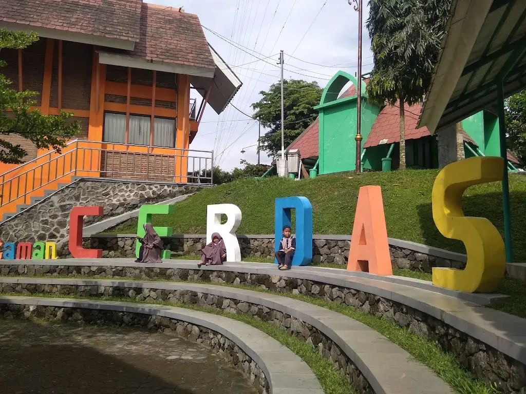 Taman Cerdas Kelurahan Jebres, Jl. Ki Hajar Dewantara RT02 RW25, Jebres, Jl. Surya I Tengah No.25, RT.03/RW.25, Jebres, Kec. Jebres, Kota Surakarta, Jawa Tengah 57126, Indonesia