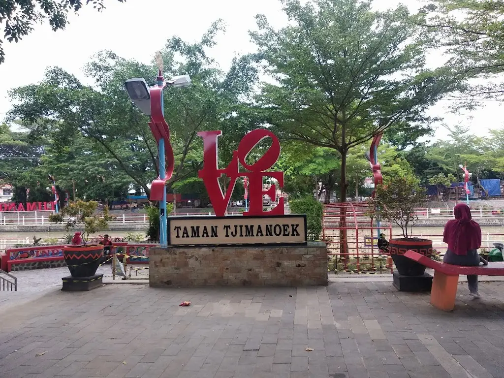 M8FC+5F6 Taman Cimanuk, Penganjang, Kec. Sindang, Kabupaten Indramayu, Jawa Barat 45221, Indonesia