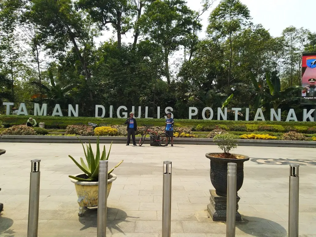 Taman Digulis Pontianak, Jl. Jenderal Ahmad Yani No.114, Bansir Laut, Kec. Pontianak Tenggara, Kota Pontianak, Kalimantan Barat 78112, Indonesia