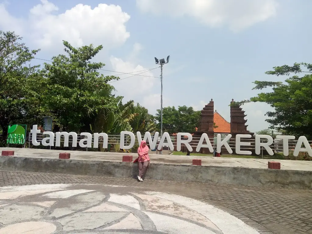 Taman Dwarakerta, Jalan Nasional 1 Porong, Jatirejo, Sidoarjo, Kabupaten Sidoarjo, Jawa Timur 61274, Indonesia