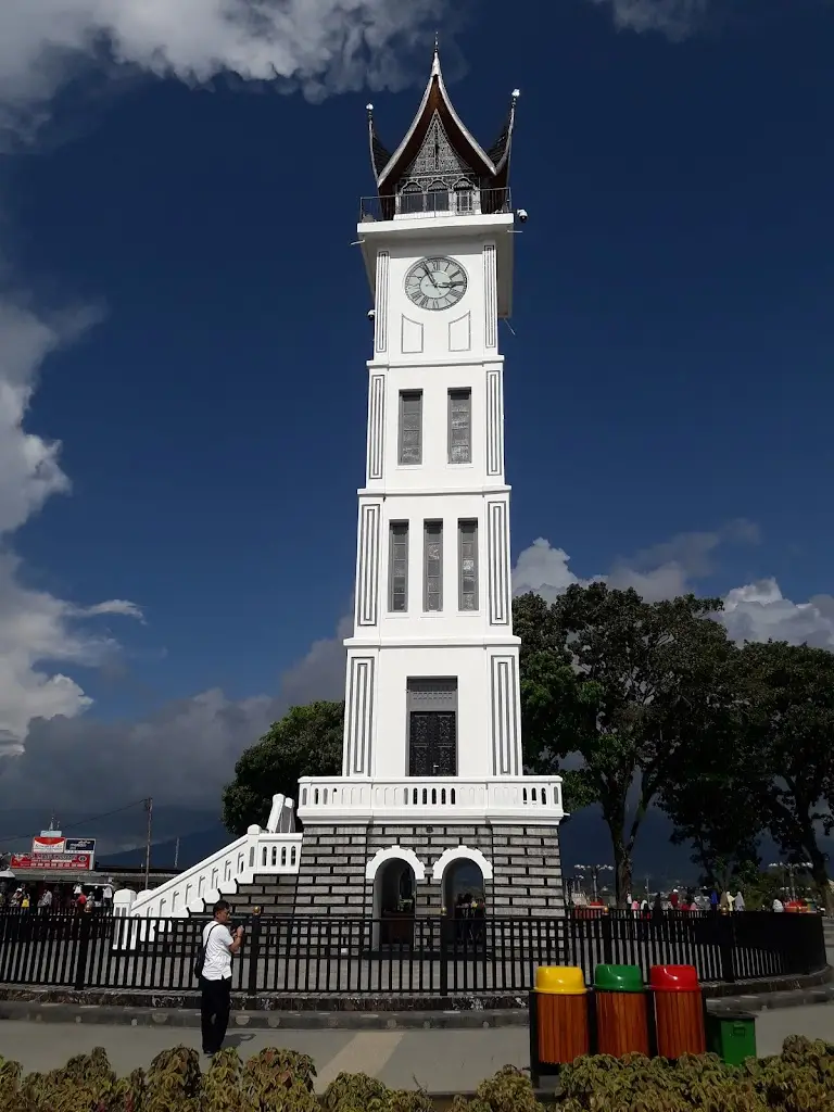 M9RC+W83 Taman Jam Gadang, Benteng Ps. Atas, Kec. Guguk Panjang, Kota Bukittinggi, Sumatera Barat 26136, Indonesia