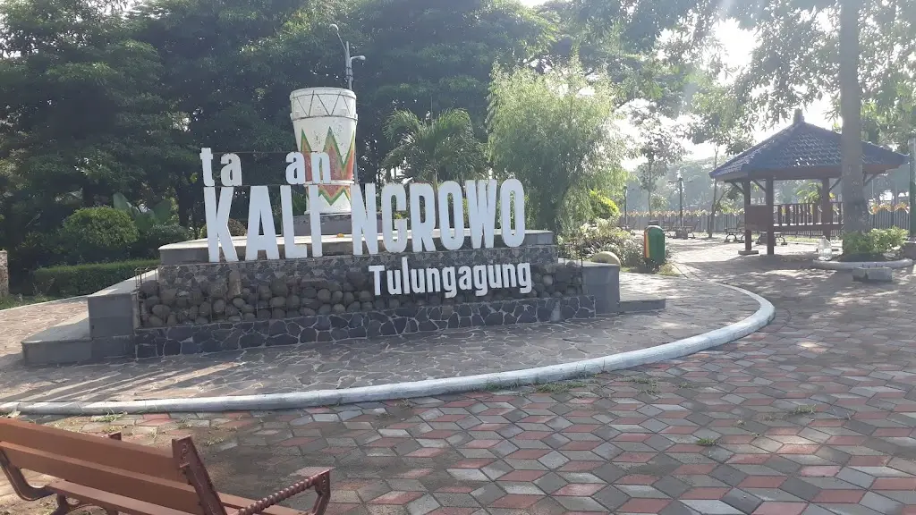 Taman Kali Ngrowo, Panggungrejo, Sembung, Kec. Tulungagung, Kabupaten Tulungagung, Jawa Timur 66214, Indonesia