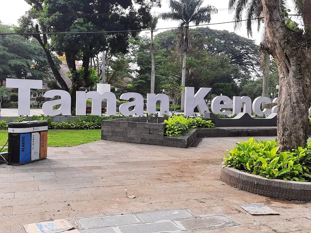 Taman Kencana, Taman kencana, Jl. Taman Kencana No.3, RT.03/RW.03, Babakan, Kecamatan Bogor Tengah, Kota Bogor, Jawa Barat 16128, Indonesia