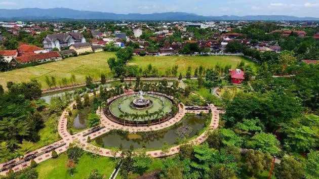 Taman Lampion Klaten, Gg. Tidar, Barenglor, Bareng Lor, Kec. Klaten Utara, Kabupaten Klaten, Jawa Tengah 57438, Indonesia